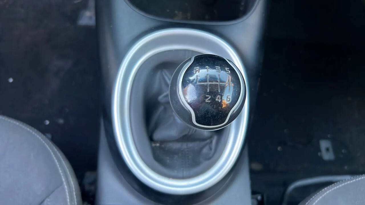 Used 2015 Kia Soul FWD image 16