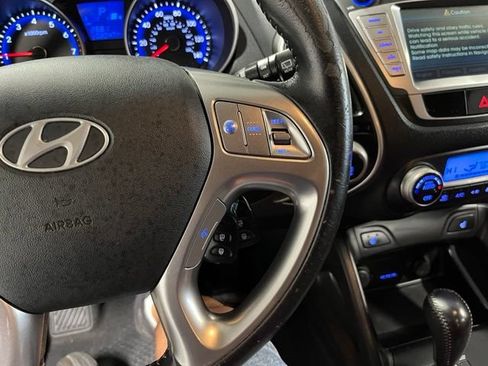 Used 2011 Hyundai Tucson Limited w/ Premium Pkg 3 FWD image 27