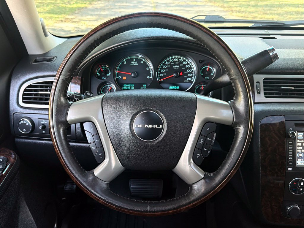 Used 2013 GMC Yukon Denali AWD/4WD image 11