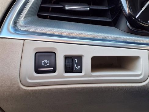 Used 2018 Cadillac XT5 Luxury image 26