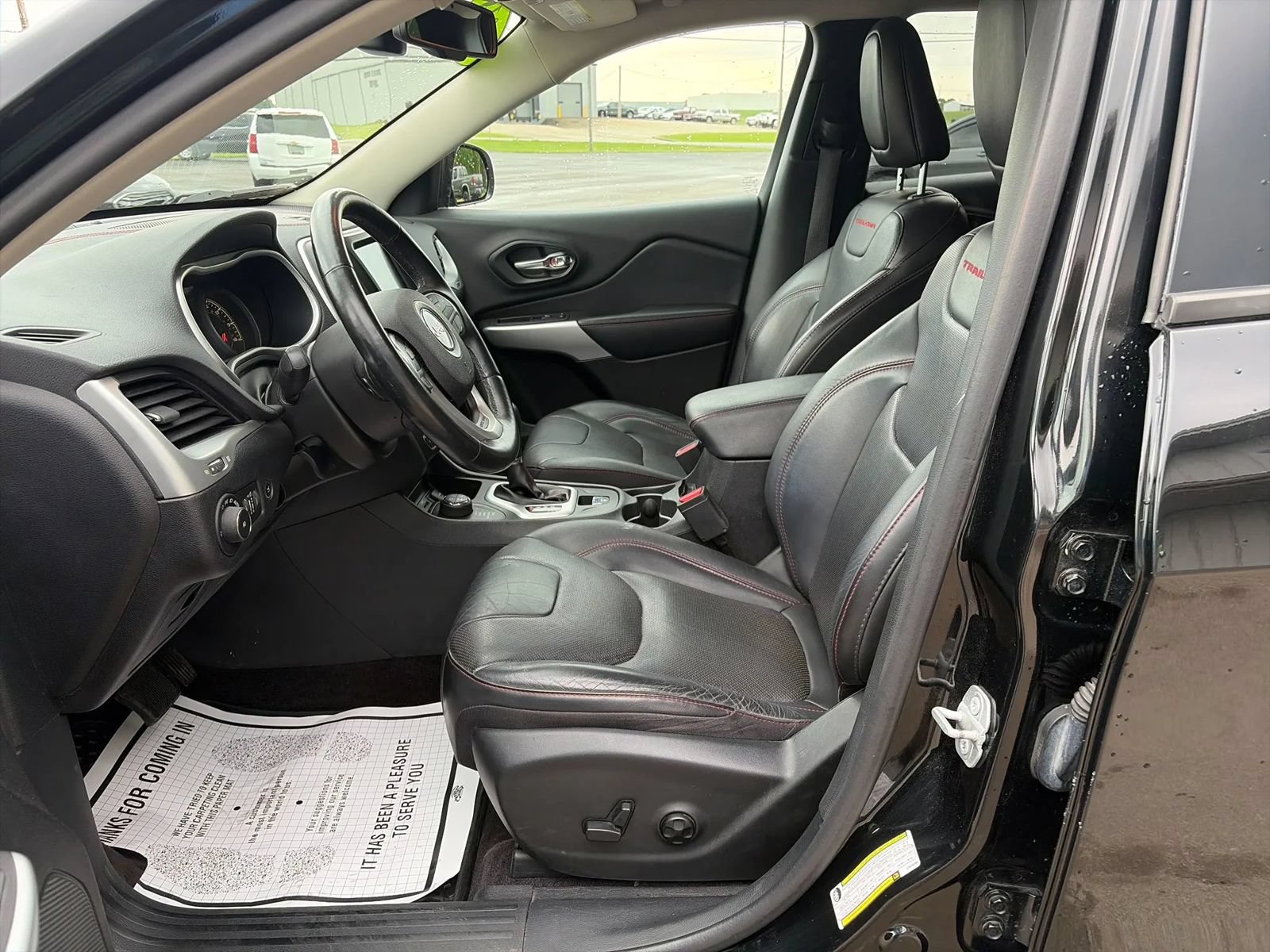Used 2018 Jeep Cherokee Trailhawk AWD/4WD image 14