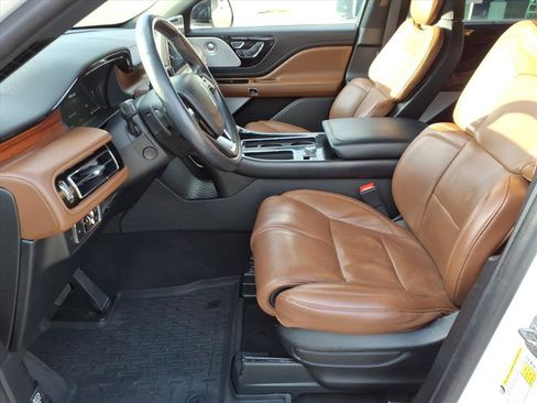 Certified 2023 Lincoln Aviator Reserve w/ Equipment Group 201A image 4