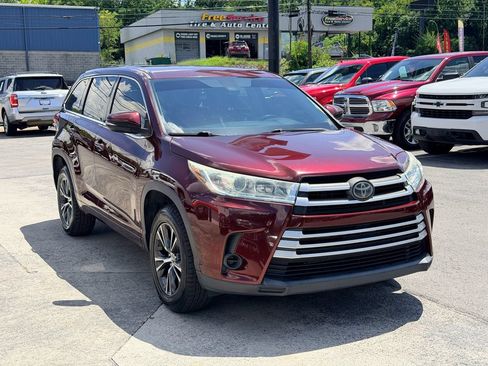 Used 2018 Toyota Highlander LE FWD image 8