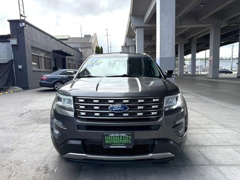 Used 2017 Ford Explorer XLT w/ Equipment Group 202A image 2