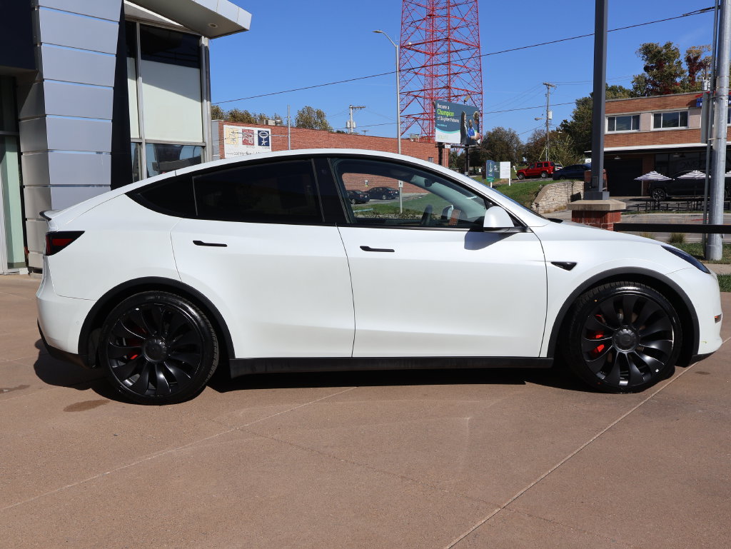 Used 2022 Tesla Model Y Performance AWD/4WD image 8