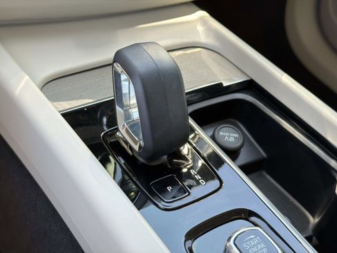 Certified 2023 Volvo XC60 T8 Plus AWD/4WD image 14