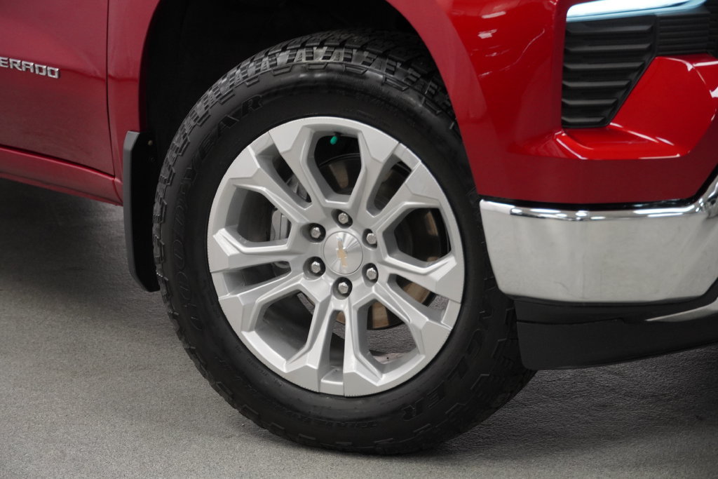Used 2023 Chevrolet Silverado 1500 LTZ w/ Technology Package AWD/4WD image 9