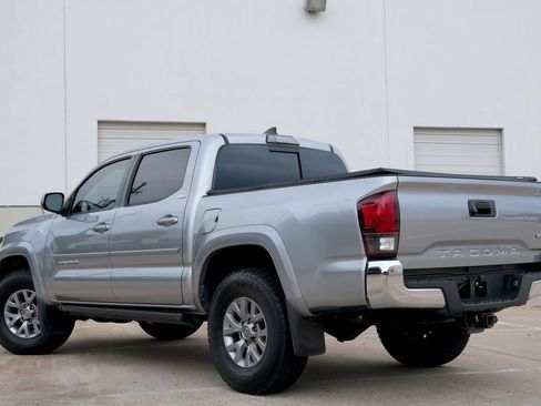 Used 2018 Toyota Tacoma SR5 RWD image 4