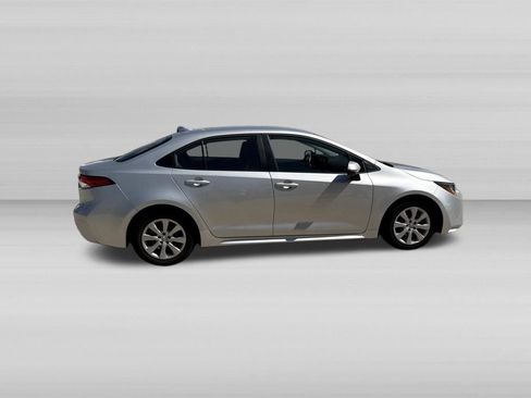 Used 2025 Toyota Corolla LE FWD image 5