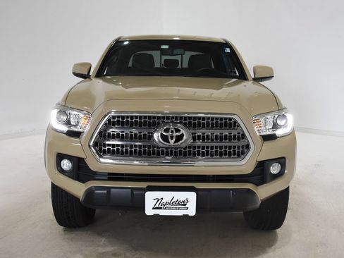 Used 2017 Toyota Tacoma TRD Off-Road w/ Tow Package (A/T) AWD/4WD image 2