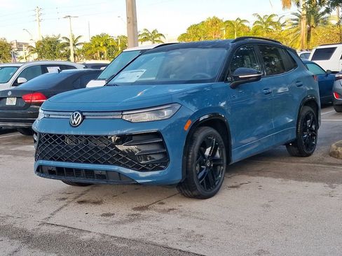 New 2026 Volkswagen Tiguan SE R-Line FWD image 3