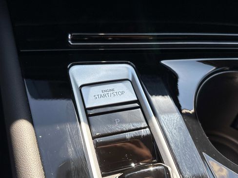 Used 2025 Volkswagen Atlas SEL Premium R-Line image 29