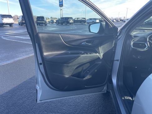 Used 2023 Chevrolet Equinox LT image 19