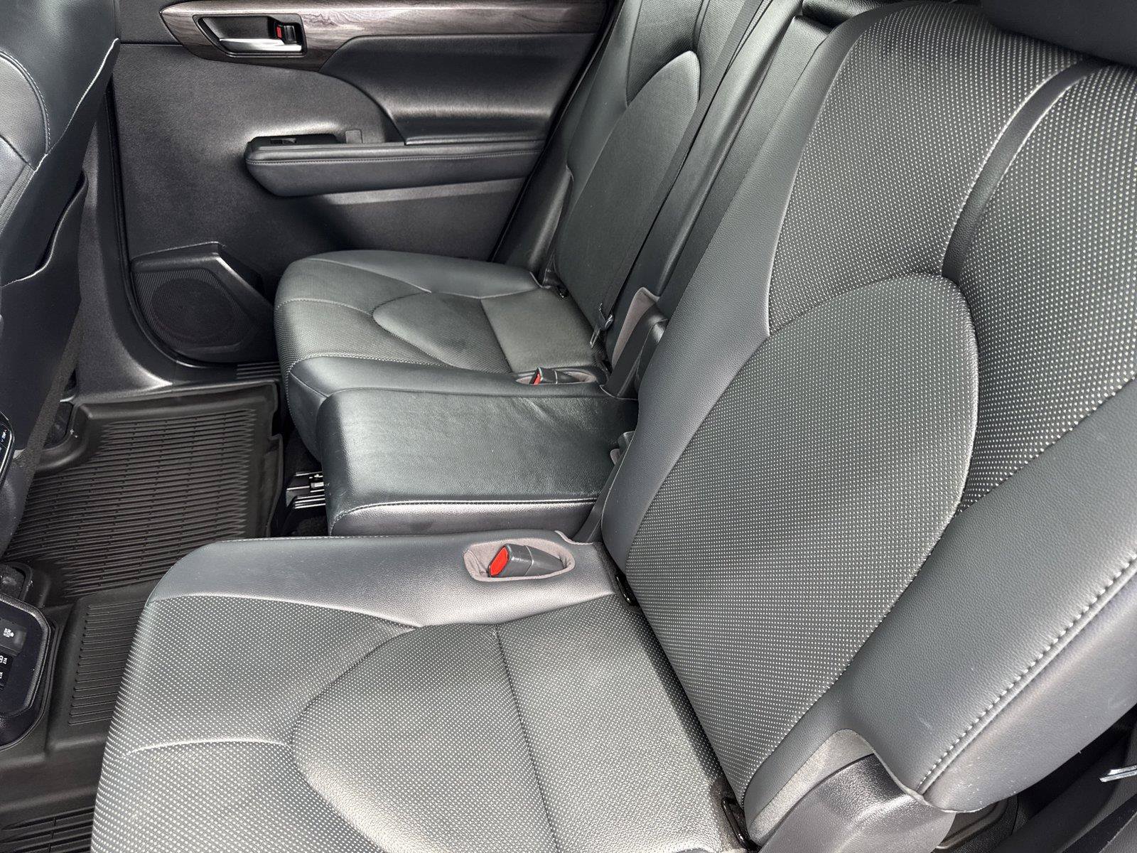 Used 2021 Toyota Highlander Limited FWD image 32