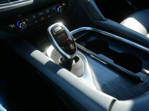 Used 2018 Buick Enclave Essence image 24