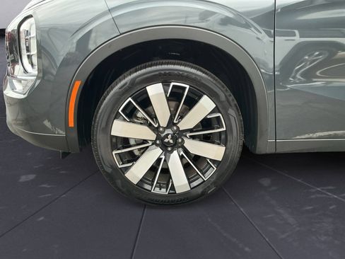 Used 2025 Mitsubishi Outlander SE FWD image 14