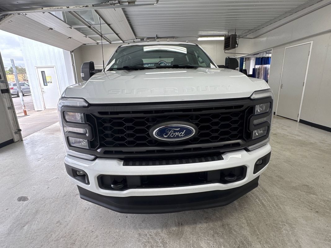Used 2023 Ford F250 XL w/ STX Appearance Package AWD/4WD image 9