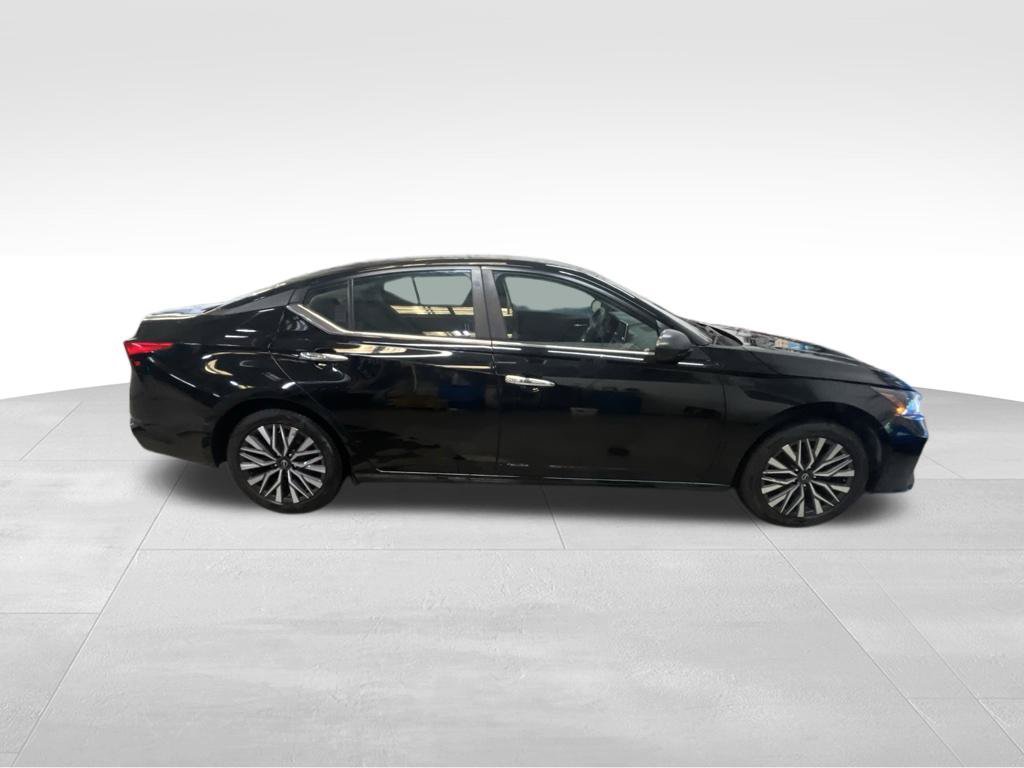 Used 2024 Nissan Altima 2.5 SV FWD image 6