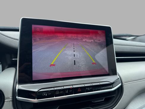 Used 2025 Jeep Compass Limited image 18