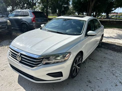 Used 2022 Volkswagen Passat 2.0T SE FWD image 2