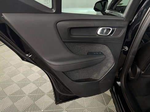 Used 2025 Volvo XC40 B5 Core image 23