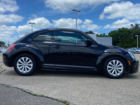 Used 2016 Volkswagen Beetle 1.8T FWD image 2