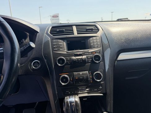 Used 2018 Ford Explorer XLT AWD/4WD image 19