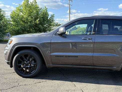 Used 2019 Jeep Grand Cherokee Altitude AWD/4WD image 5