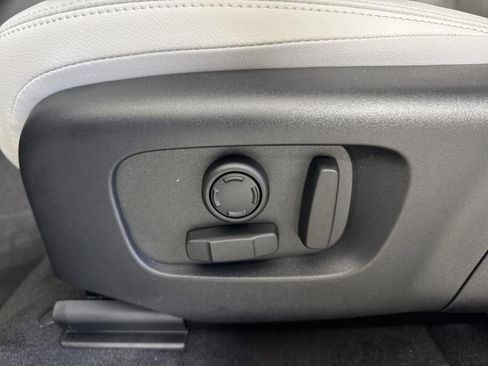 Used 2026 Land Rover Range Rover Evoque S image 25