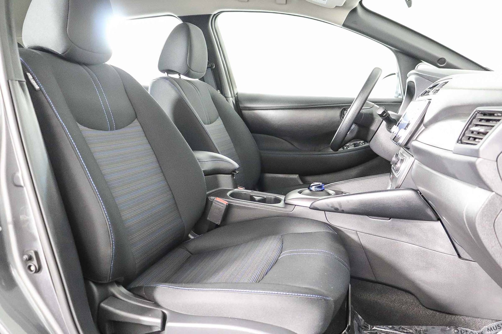 Used 2025 Nissan Leaf S FWD image 17