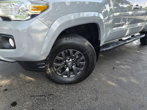Used 2021 Toyota Tacoma SR5 AWD/4WD image 2