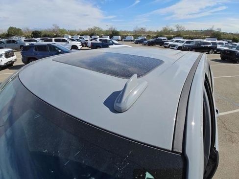 Used 2025 GMC Sierra 2500 AT4 w/ AT4 Premium Plus Package image 3