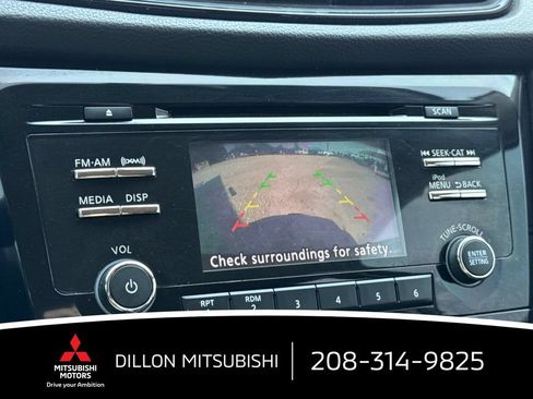 Used 2017 Nissan Rogue SV AWD/4WD image 19