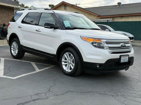 Used 2014 Ford Explorer XLT w/ Equipment Group 202A AWD/4WD image 1