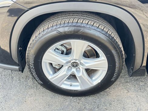 Used 2025 Toyota Highlander LE image 33