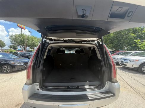 Used 2020 Cadillac Escalade ESV Luxury RWD image 12