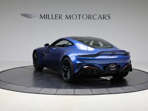 Used 2025 Aston Martin V8 Vantage Coupe image 5