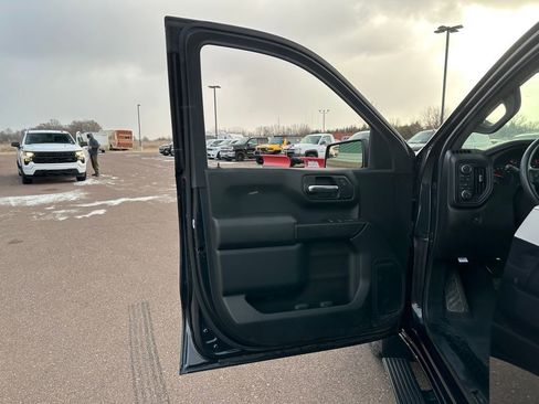 Used 2023 Chevrolet Silverado 1500 Custom image 11