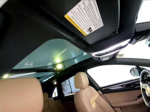 Certified 2023 Porsche Macan image 20