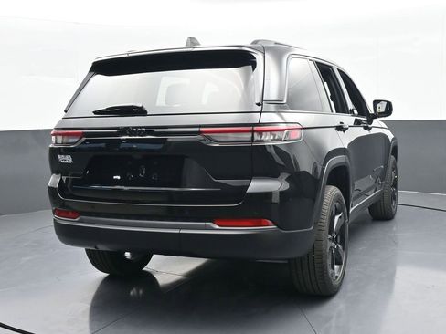 New 2026 Jeep Grand Cherokee Limited w/ Limited Altitude Package RWD image 5