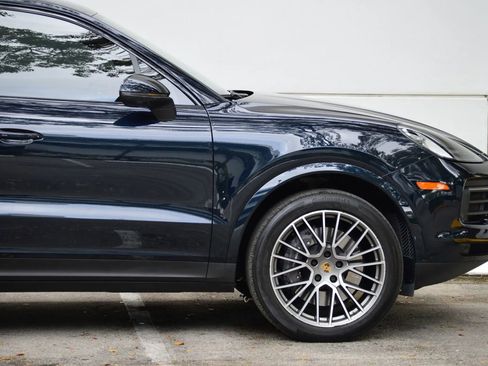 Used 2023 Porsche Cayenne Platinum Edition image 17