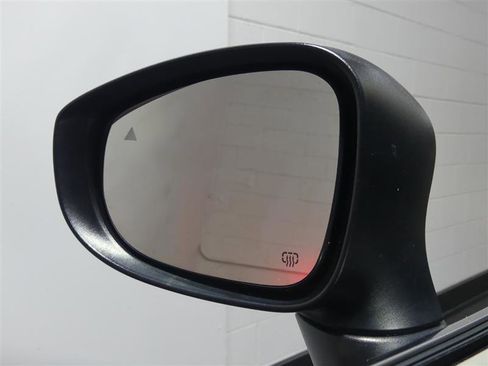 Used 2018 Chrysler Pacifica LX image 15