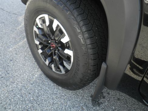 Used 2022 Nissan Frontier PRO-4X image 13