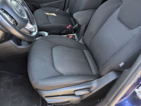 Used 2017 Jeep Renegade Latitude image 11