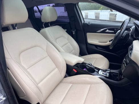 Used 2018 INFINITI QX30 Premium w/ Navigation Package image 47