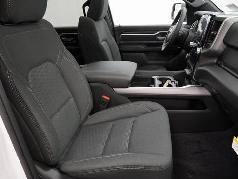 New 2026 RAM 1500 4x4 Crew Cab image 32