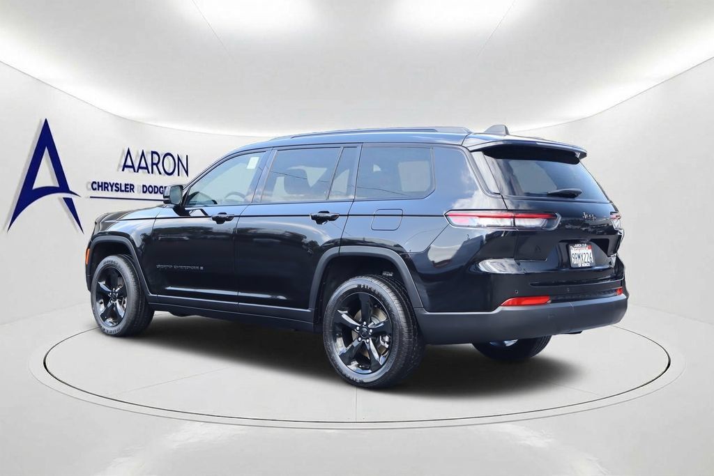 Used 2024 Jeep Grand Cherokee L Altitude RWD image 7