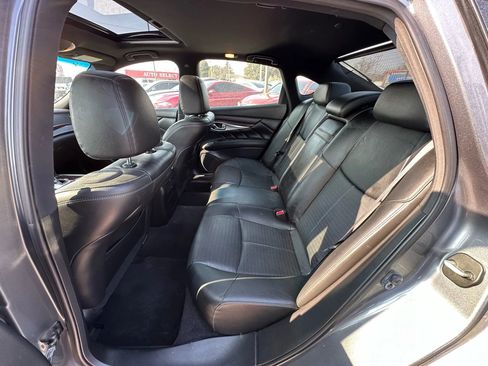 Used 2017 INFINITI Q70 3.7 w/ Technology Package image 17