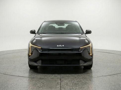 Used 2025 Kia K4 LXS image 2
