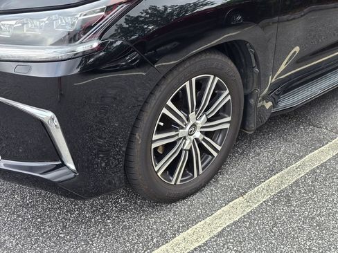 Used 2020 Lexus LX 570 4WD w/ Luxury Package image 5
